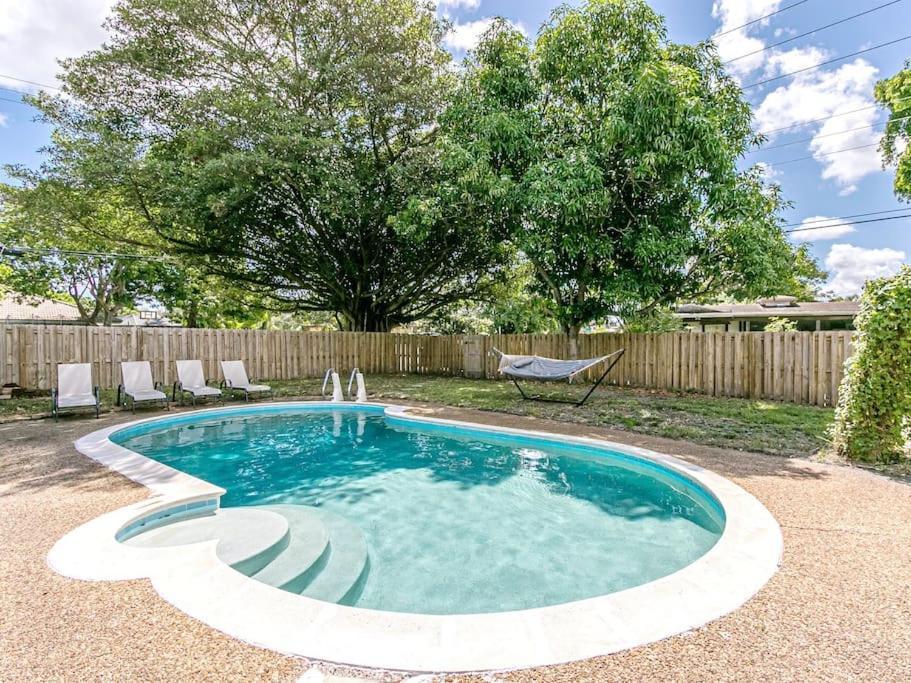 Modern Spacious 5-Bedroom Home With Pool Hollywood Bagian luar foto