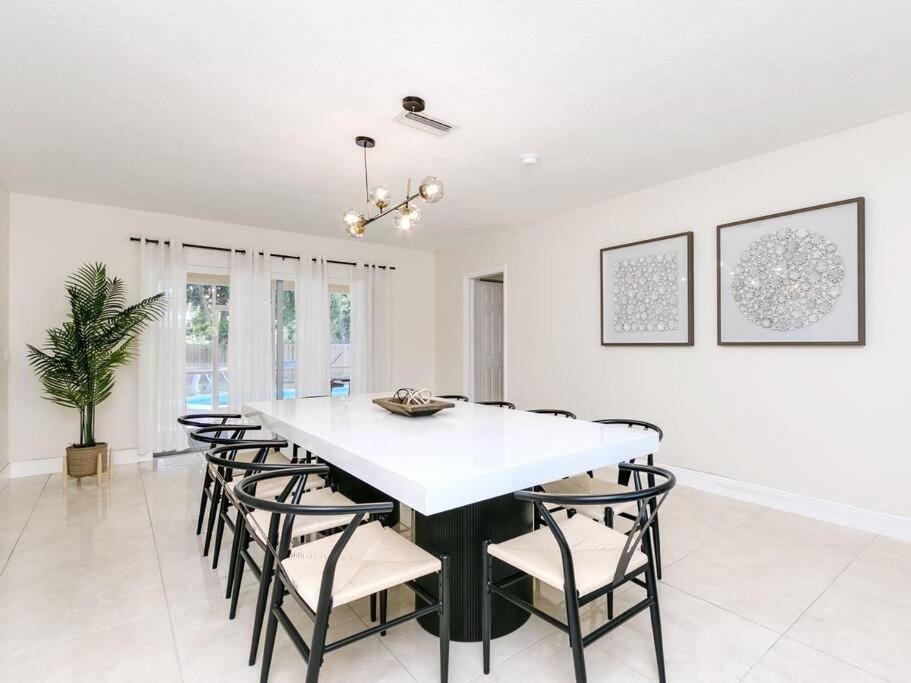 Modern Spacious 5-Bedroom Home With Pool Hollywood Bagian luar foto