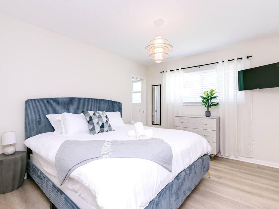 Modern Spacious 5-Bedroom Home With Pool Hollywood Bagian luar foto